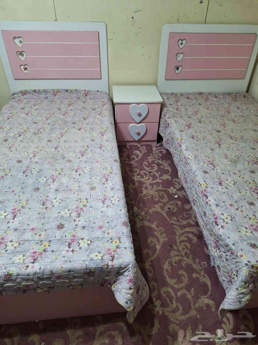 سريرين وكومدينه نظيفه للبيع ب 30063781998927873110