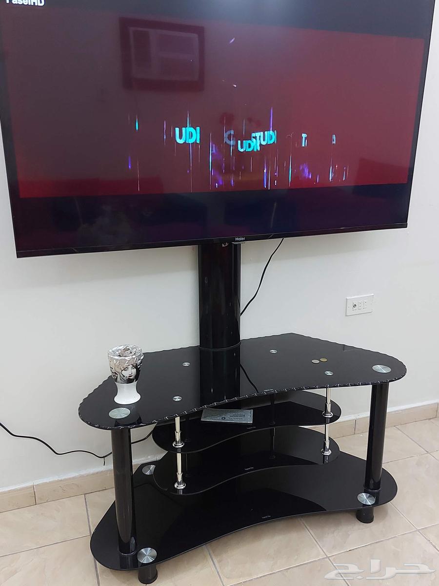 طاولة تلفزيون مافيها اي خدوش ..ابيعها لان حجمها أصغر من tv63780008361346111