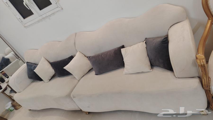 مجلس مكون من 4 كنبات بحالة جيدة وكرسيين سبب البيع النقل63785878734850112