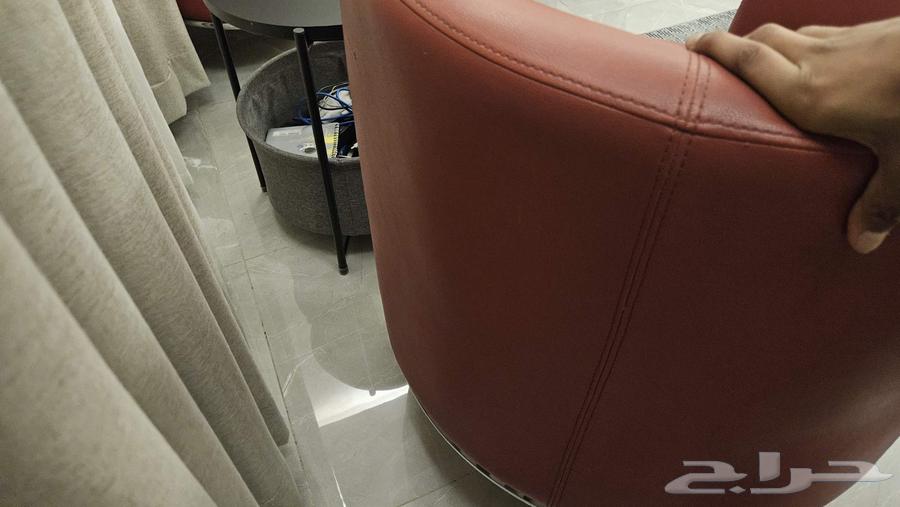 Red sofa in very good condition, no issues, for 65063785252021121112