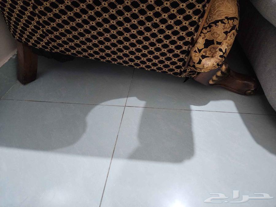 كنب للبيع بسعر مناسب يوجد كسر بسيط بكنبه بسبب النقل63782704312066110