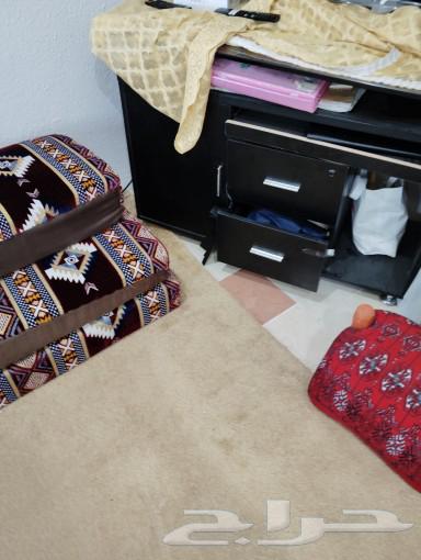 Miscellaneous items for sale at a symbolic price63778862354051113