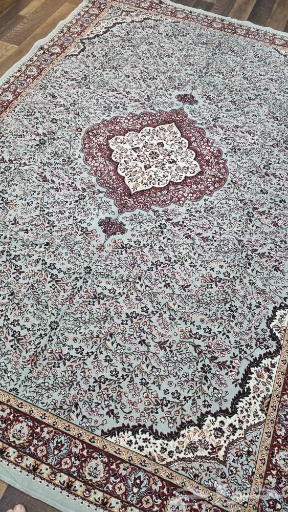 Light gray and maroon floor mat approximately 2 x 3 in size63783552648450112