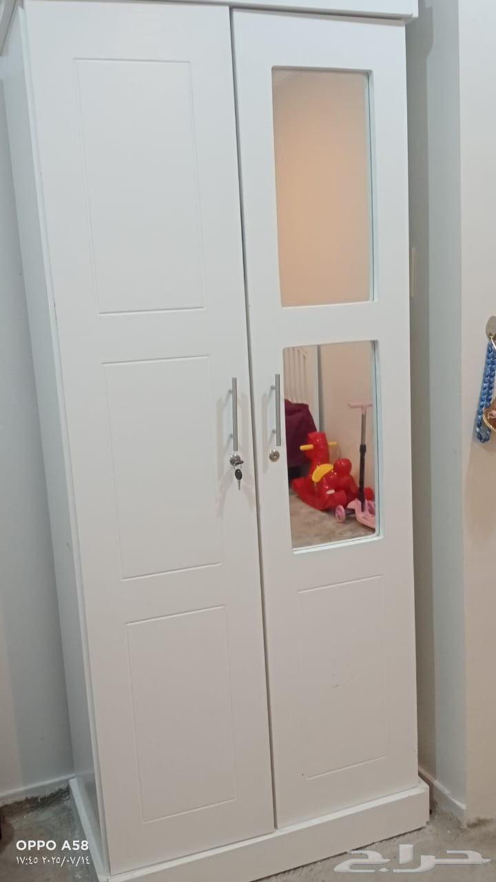 One-ton air conditioner, double bed, wardrobe, and electric water heater all for 1300 without negotiation63775194849539112