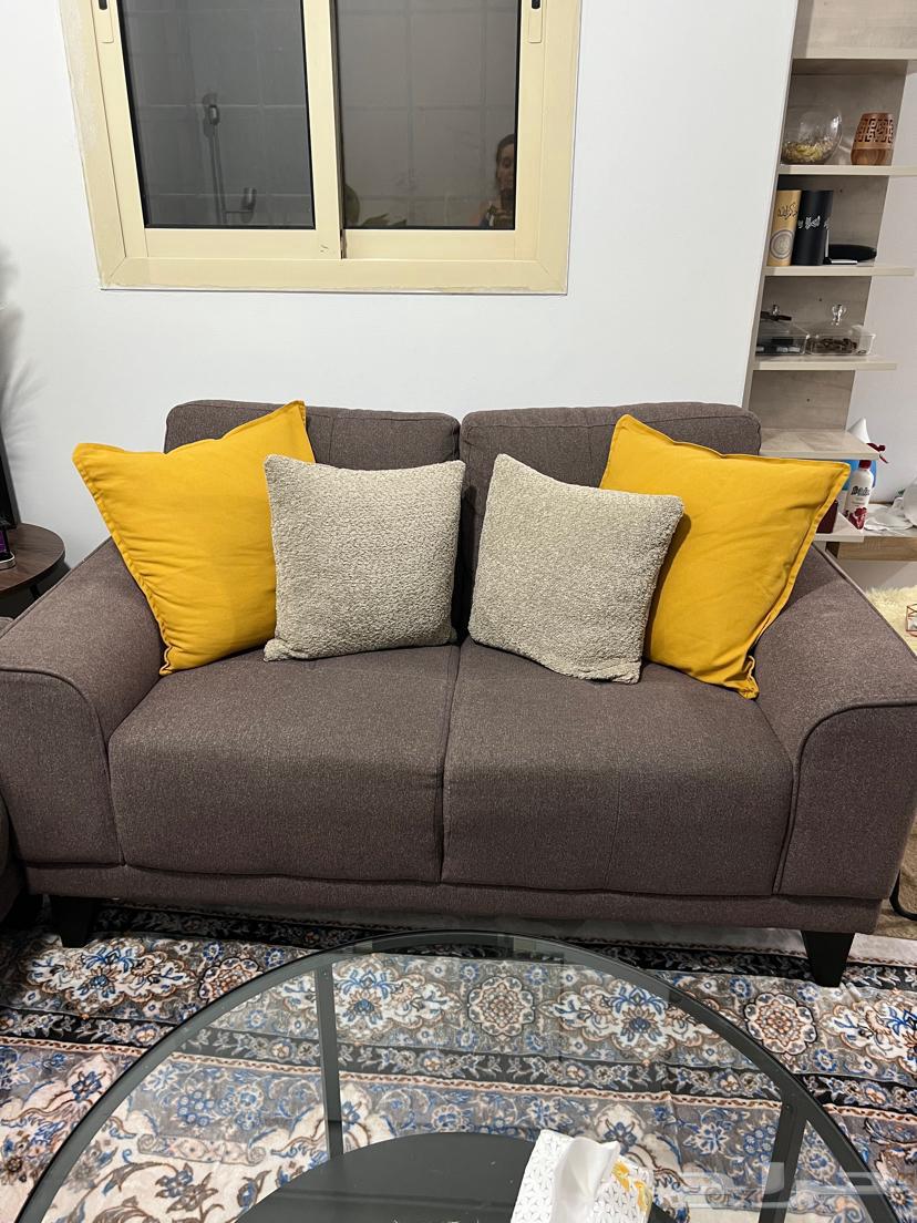 A very clean three-piece sofa with no defects, cracks, or damages63778972178178111