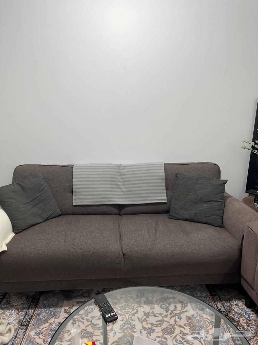 A very clean three-piece sofa with no defects, cracks, or damages63778972178178110