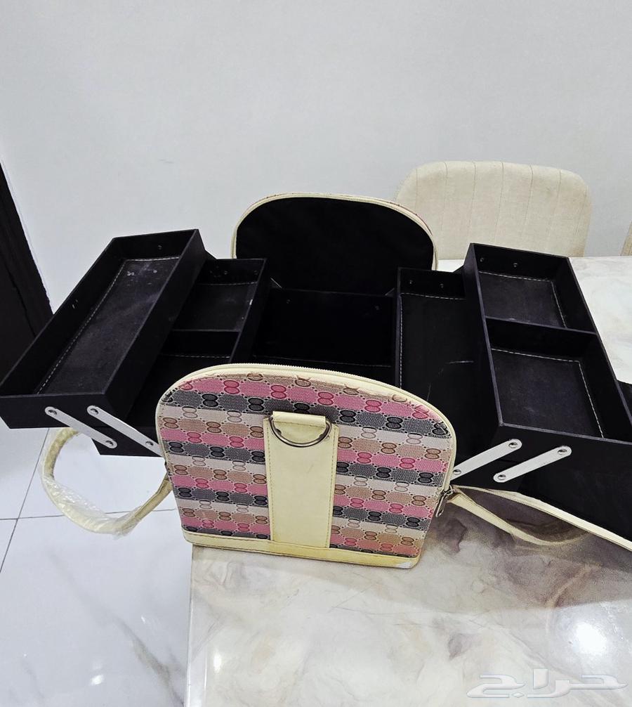 شنط اكسسوارات او ذهب وشنطة مكياج63783953275011110