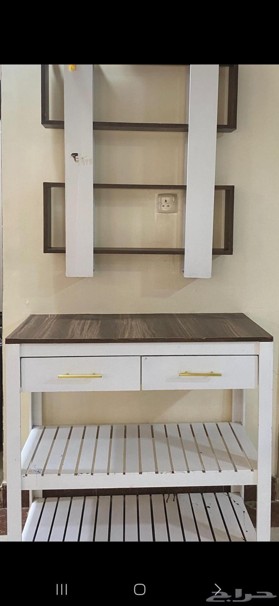 Two tables for sale, the first for 100 and the second for 10063797890193410113