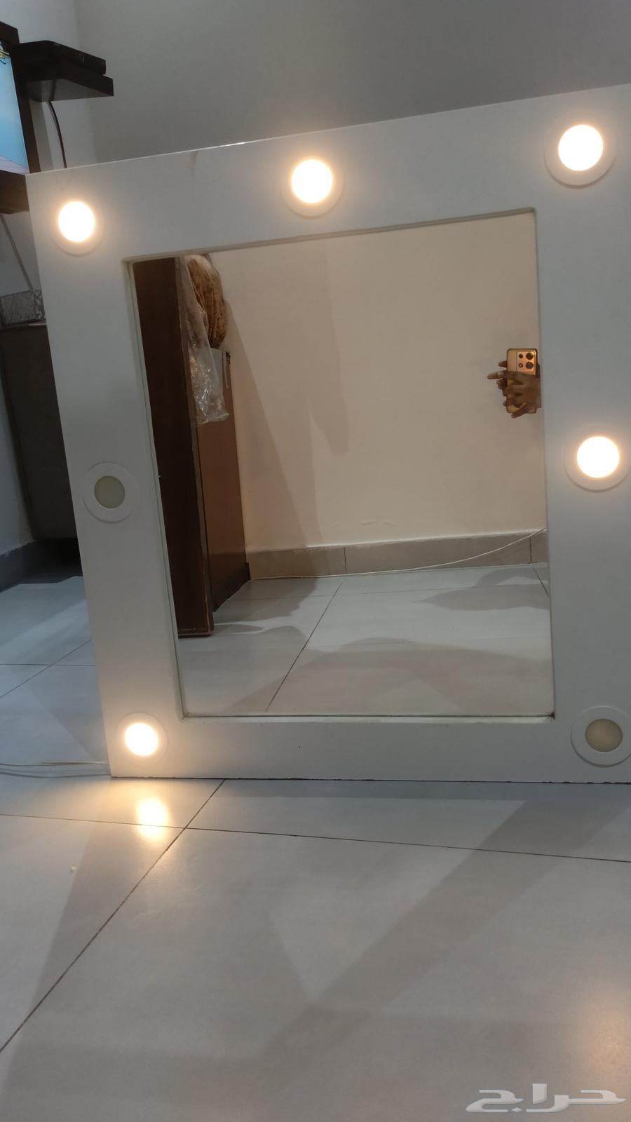 مرايه تسريحه بدون طاوله نظيفه للبيع63799008014593110