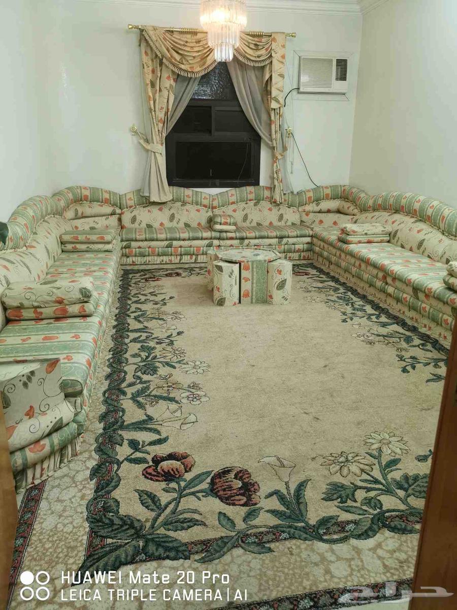 طقم كنب نظيف مع زولية63789045179267113