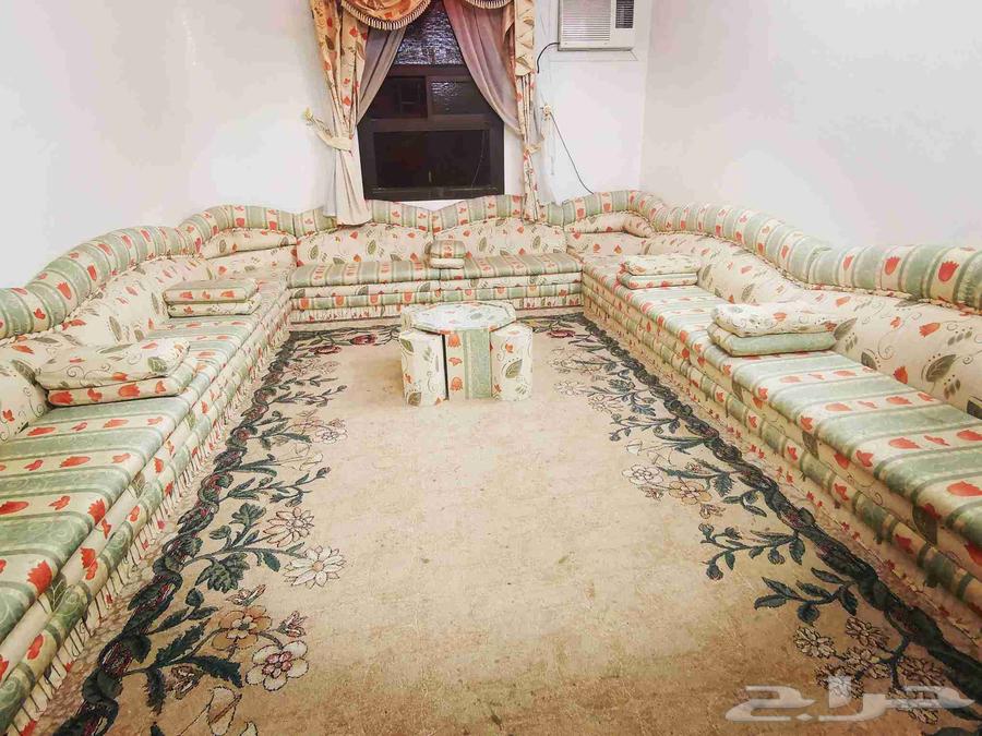 طقم كنب نظيف مع زولية63789045179267110