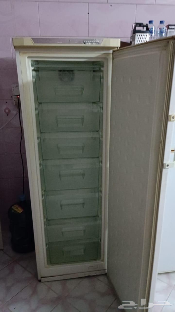 Vertical deep freezer, drawers and body are in good condition, only needs refrigerant recharge63791770244867110