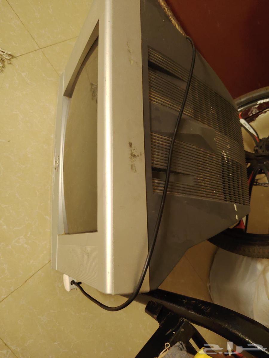 تلفزيون قديم نادر للبيع في حالة جيده شغال للتواصل63396558558081112