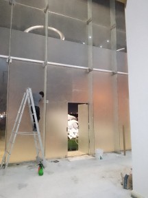 فني تركيب زجاج سكريت وتركيب استيكرات ثلجي63382036735235111