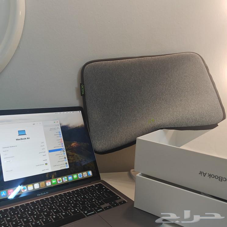 MacBook Air laptop, clean and in its original box63394673443970111