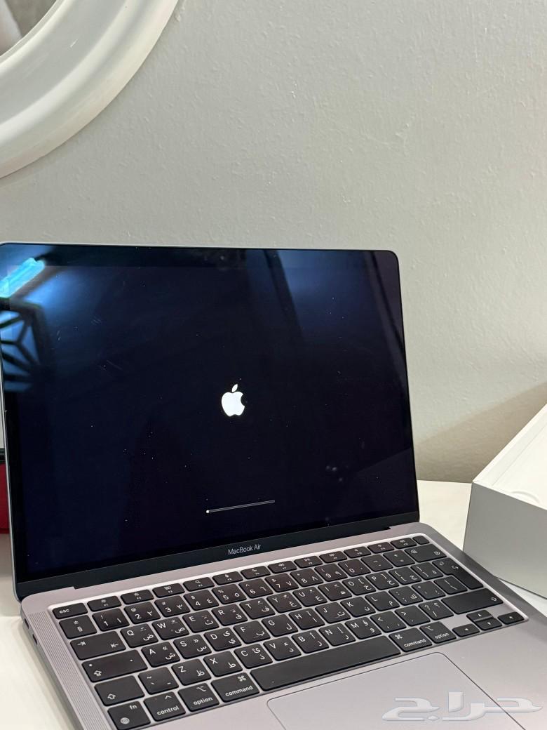 MacBook Air laptop, clean and in its original box63394673443970113