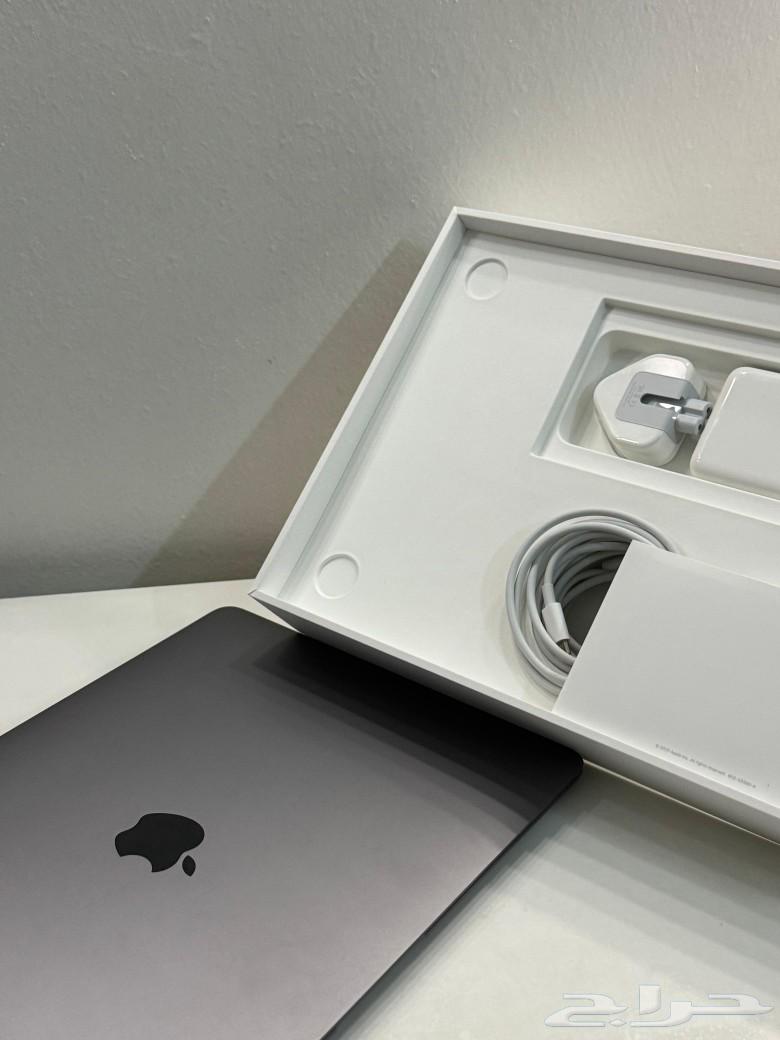 MacBook Air laptop, clean and in its original box63394673443970113