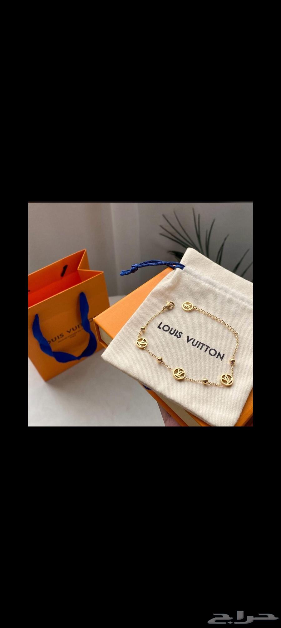 Accessories with attachments63389336704130111