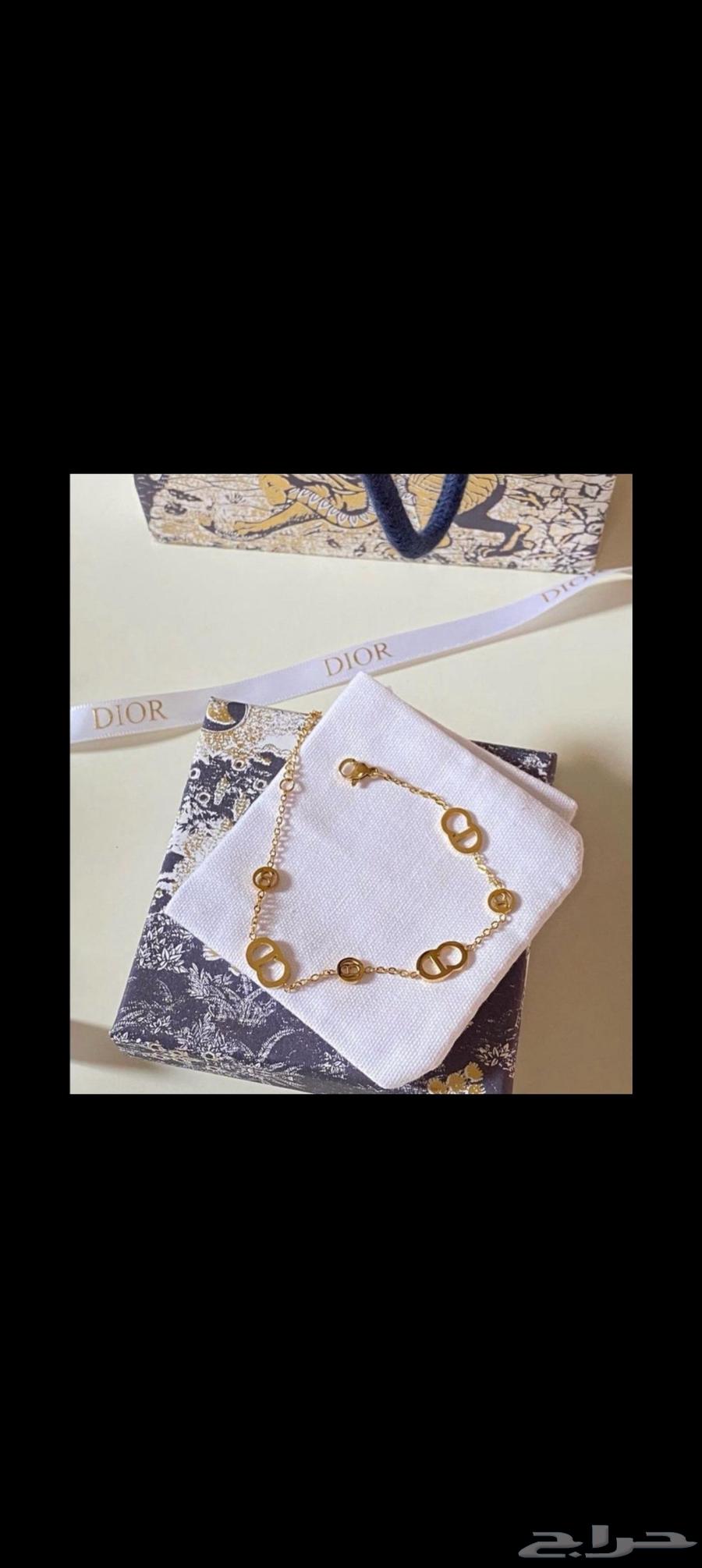 Accessories with attachments63389336704130113