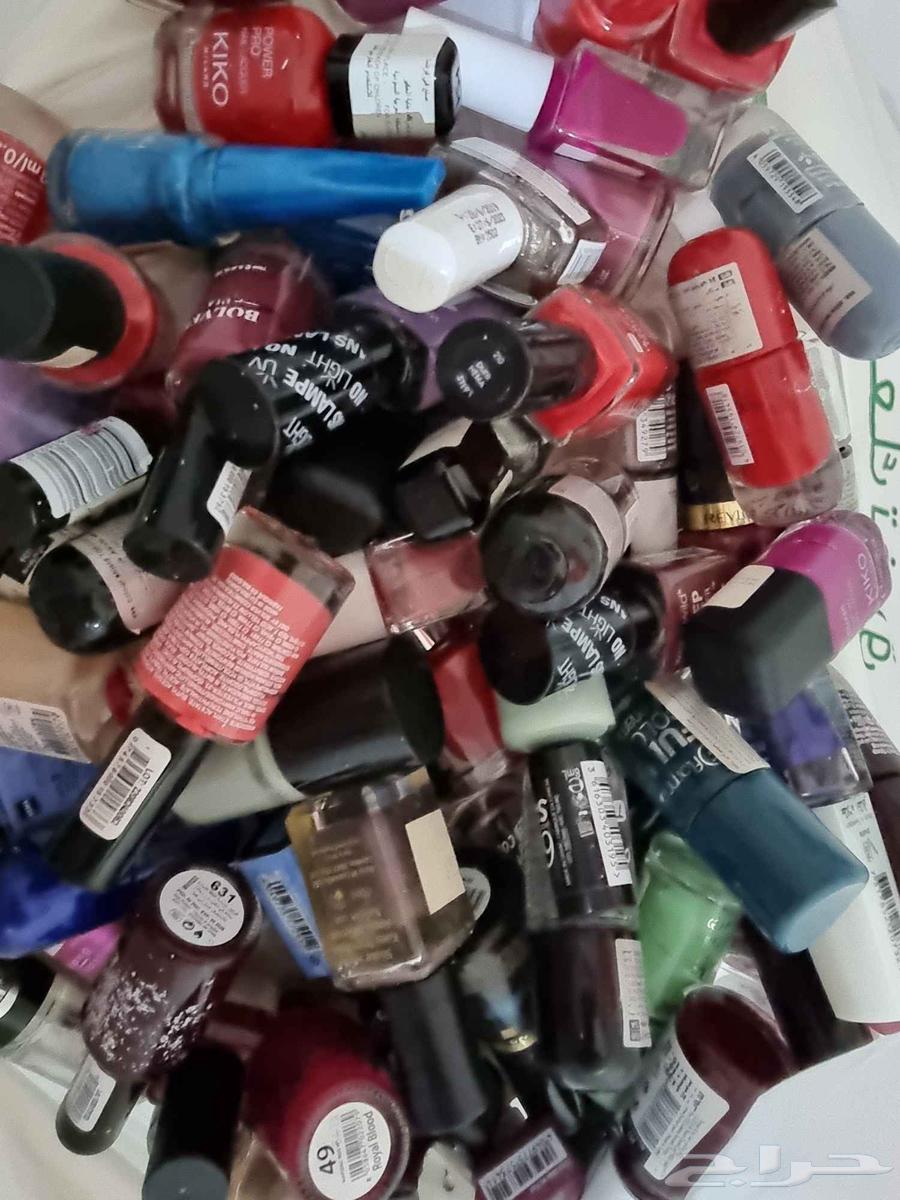 A large group of users uses nail polish.63389171875329111