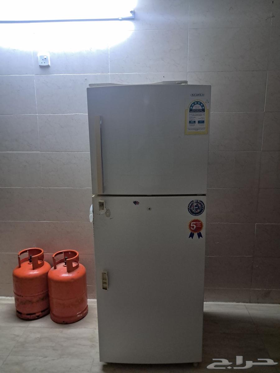 Opportunity.. Samsung RT45HSSW refrigerator, the freezer is working, price is negotiable63390953021697111