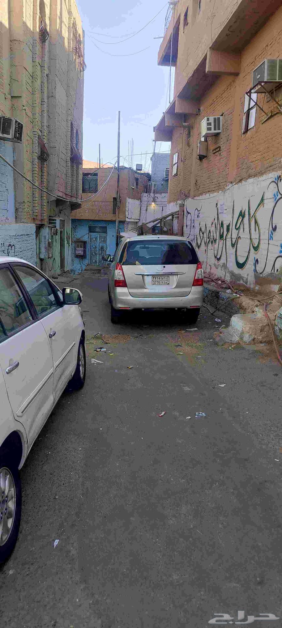 انوفا 2009 محول 2014 بس يبغالها فخص واستماره63396392867331114