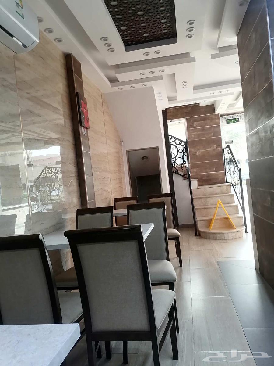 For pickup, there are two locations or sides; the restaurant warehouse is fully equipped with everything.63437601400577119