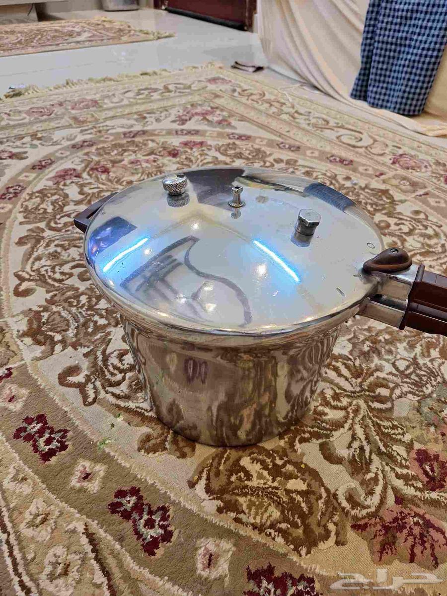 Almost new turbo muffler pressure cooker, the requested price is non-negotiable63387981020290111