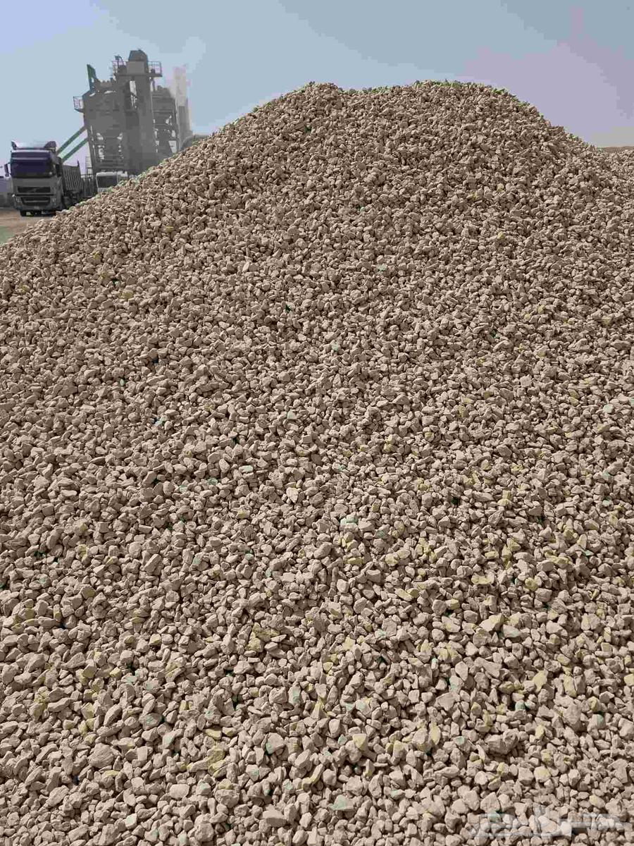بحص ابيض ورمل ابيض واحمر واسفلت وصبيز63381762629890114