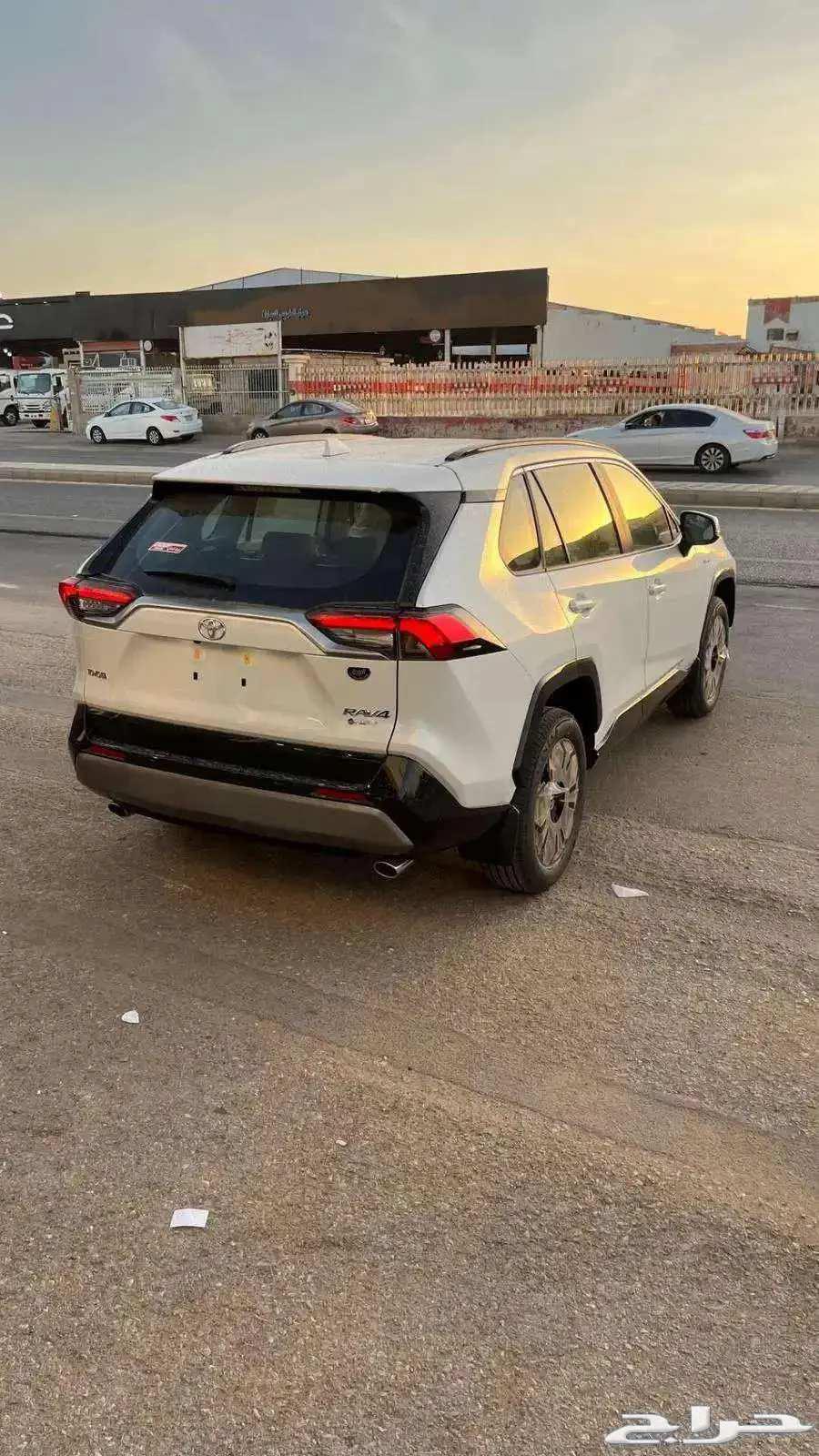 Toyota RAV4 Half Full XLE 202563408278247683113