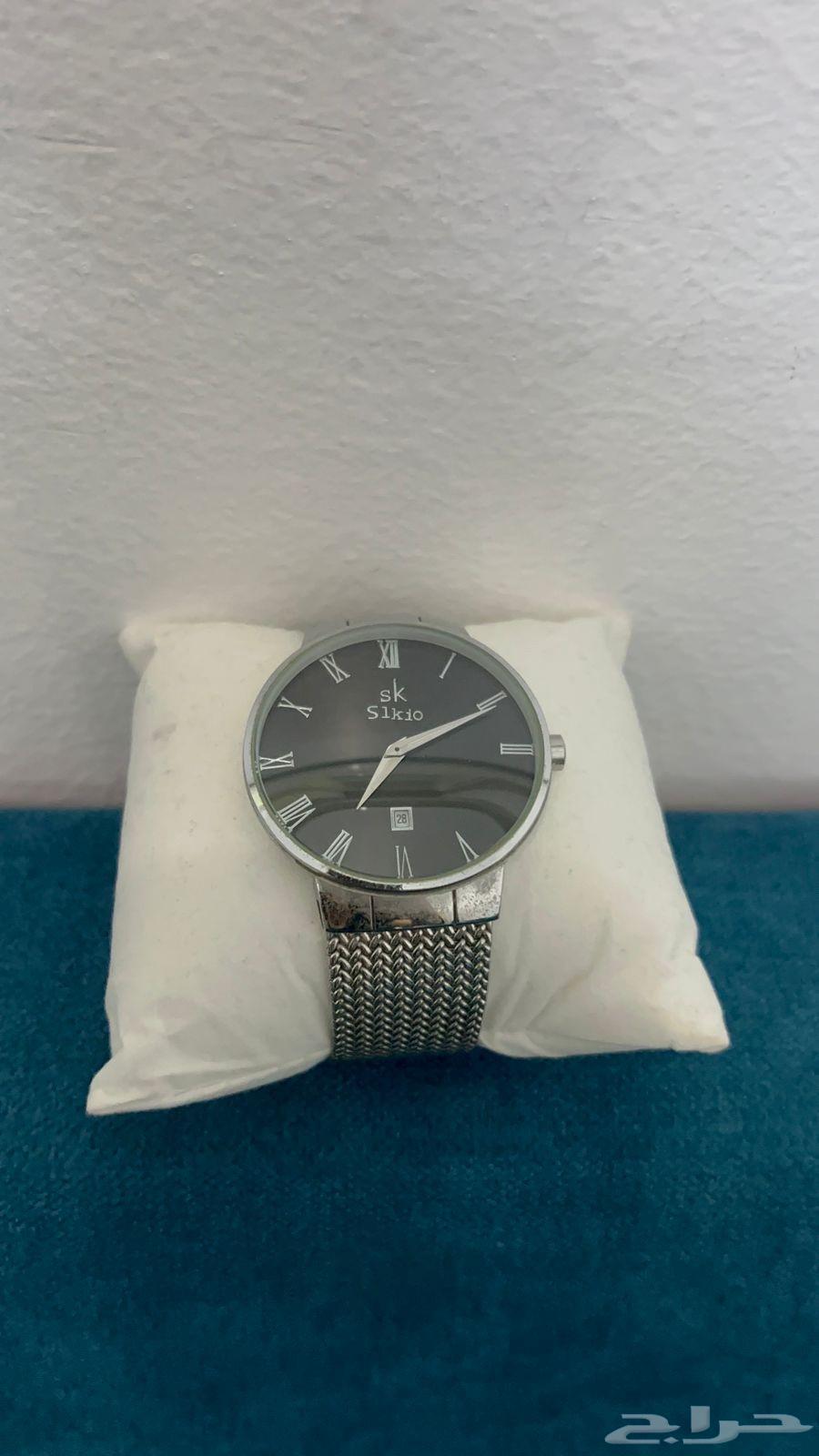 For sale, a branded watch63388352626049111