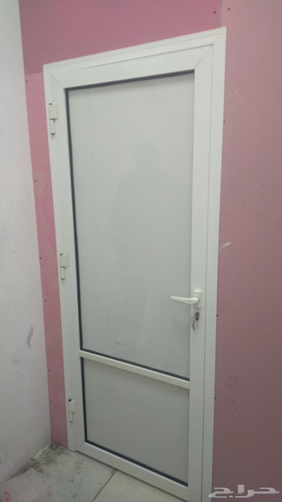 Carpenter for doors and wood decorations63381347178626112