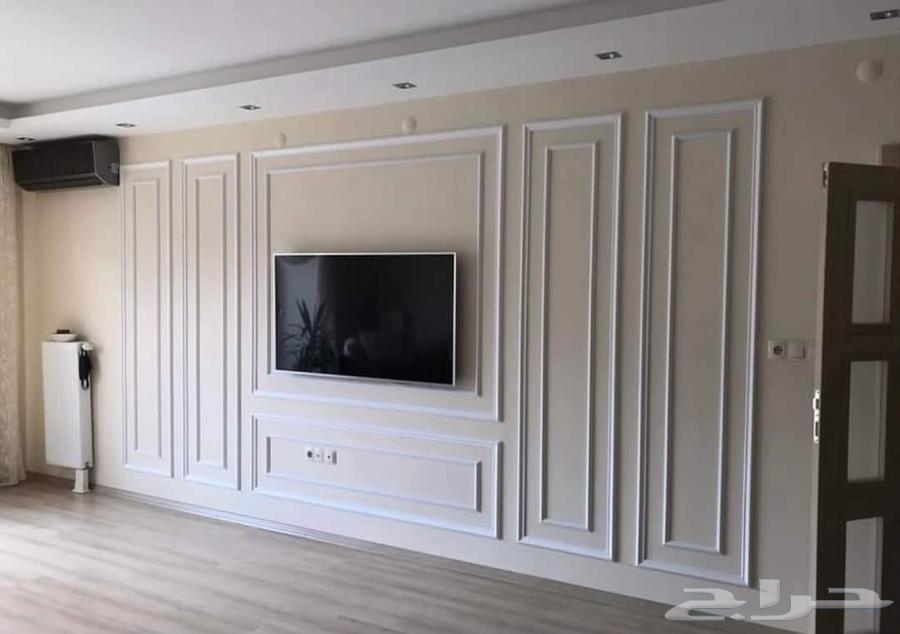 Alternative decoration technician for chipboard, parquet installation, screen decoration, and vitrification.63381376759427112