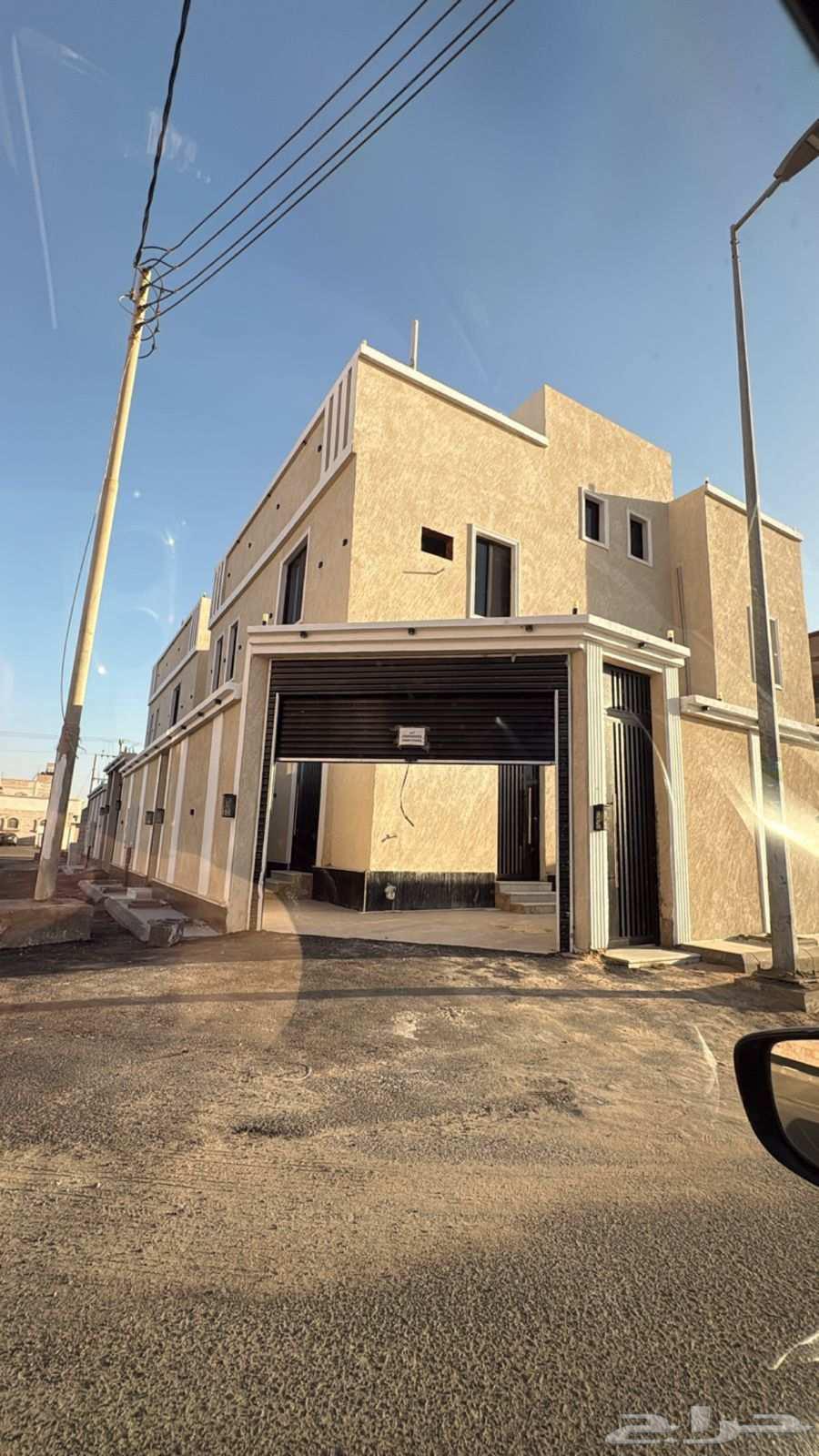 It has two duplex roles on the seafront.633811611011851117