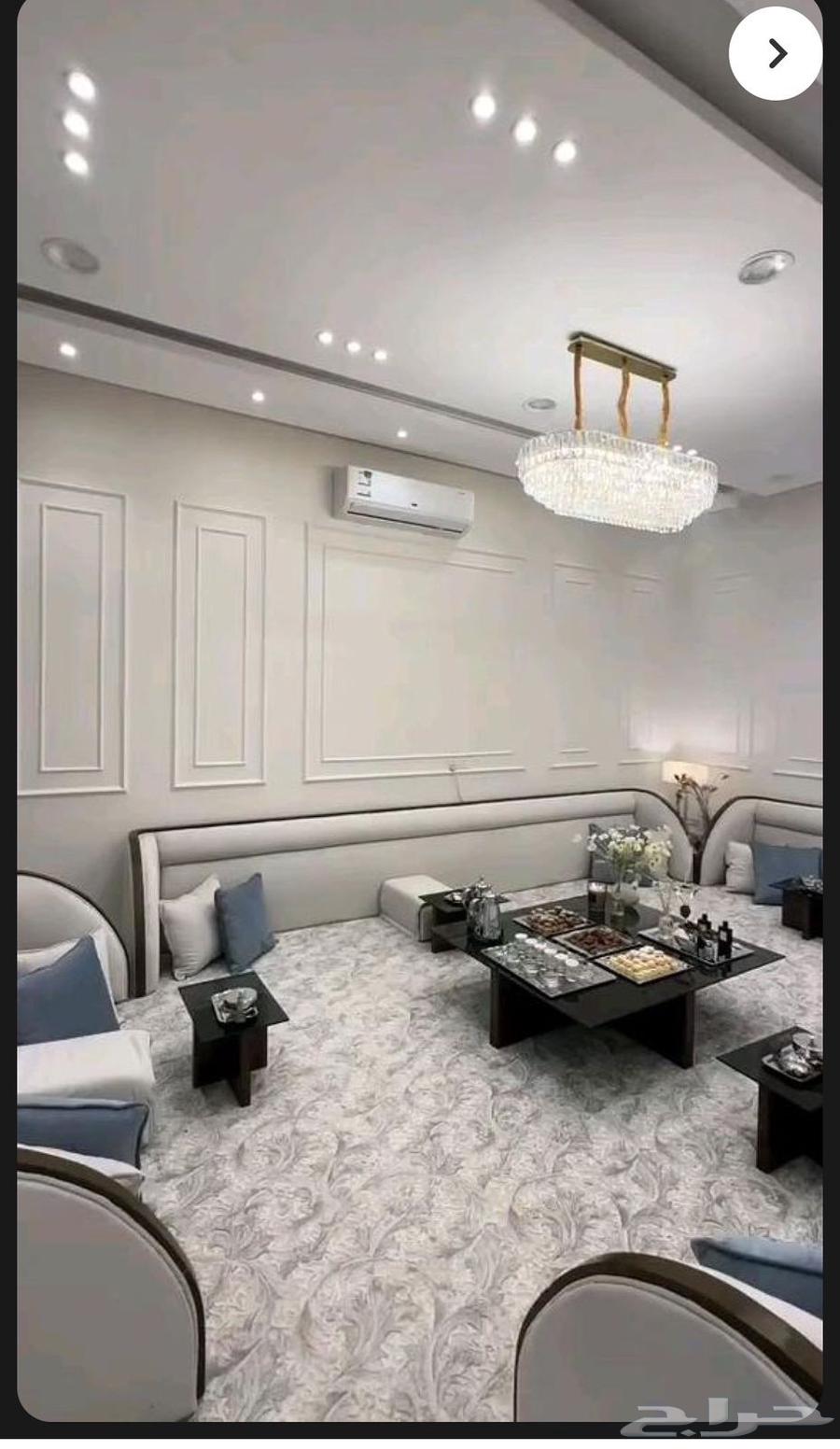Sofa details, curtains, and Wi-Fi63381346902274112