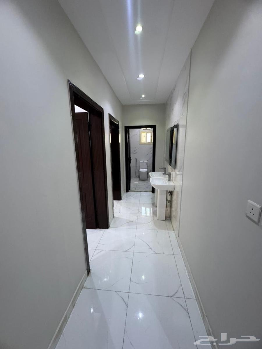 شقه 5 غرف جديده للايجار بحي الريان63381117865731114