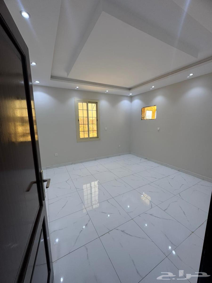شقه 5 غرف جديده للايجار بحي الريان63381117865731112