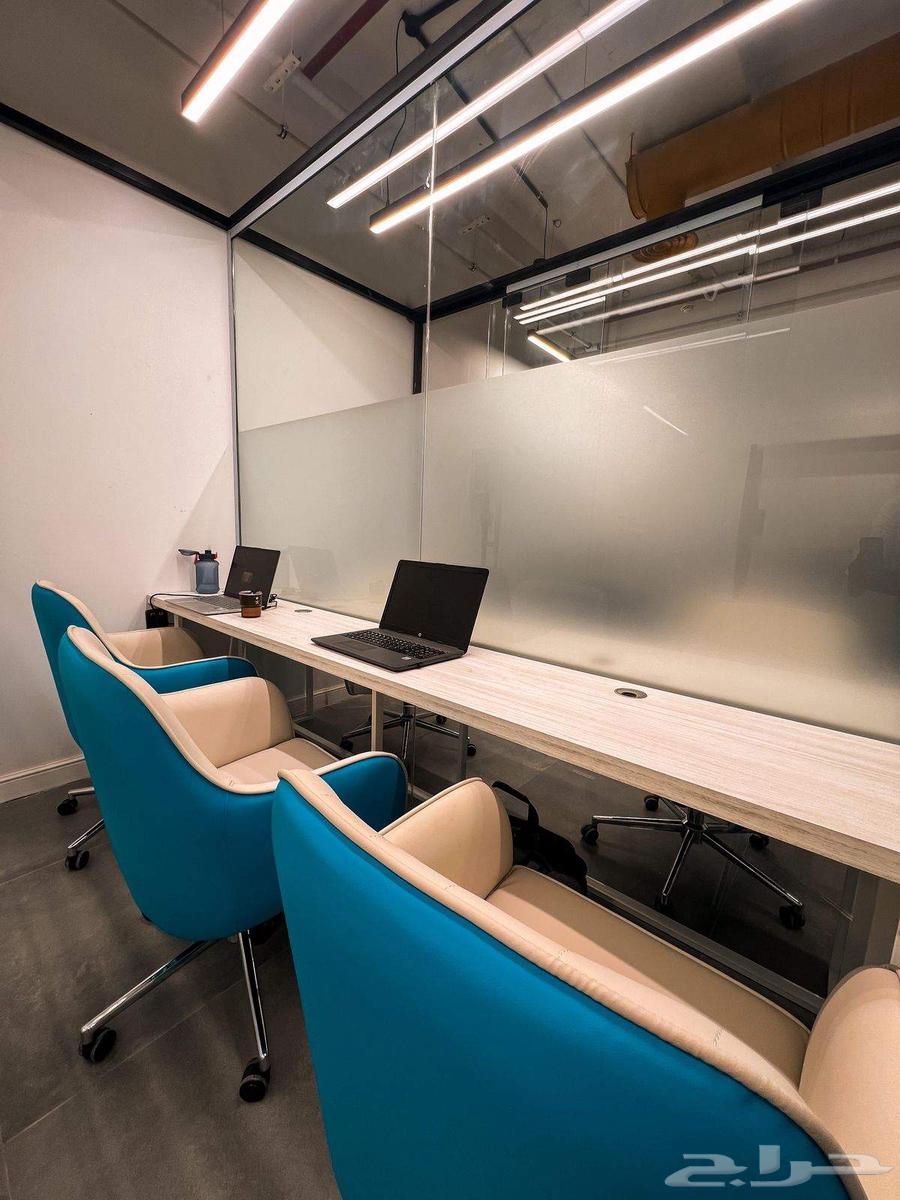 Furnished offices for rent, small warehouses for rent, and parking spaces.63381196602755112