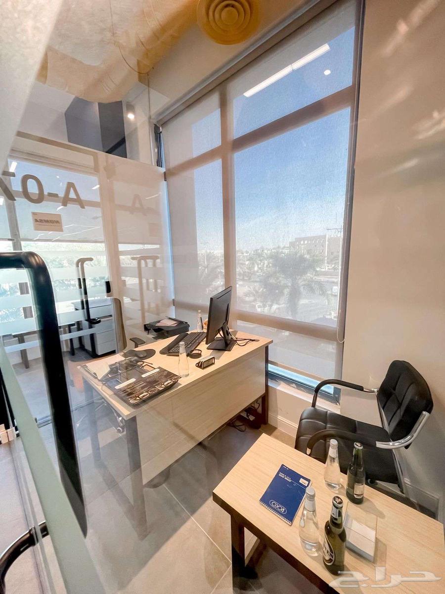 Furnished offices for rent, small warehouses for rent, and parking spaces.63381196602755114