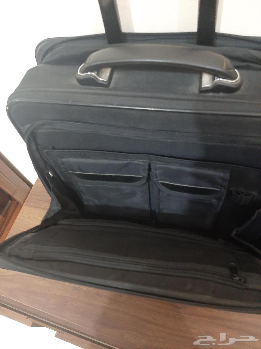 Used laptop and paper bag63618473397890111