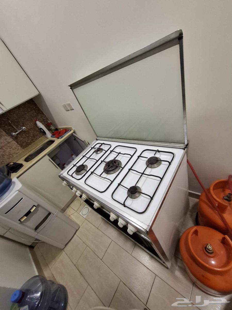 فرن وغاز للبيع ( للصامل فقط )63618381773314111