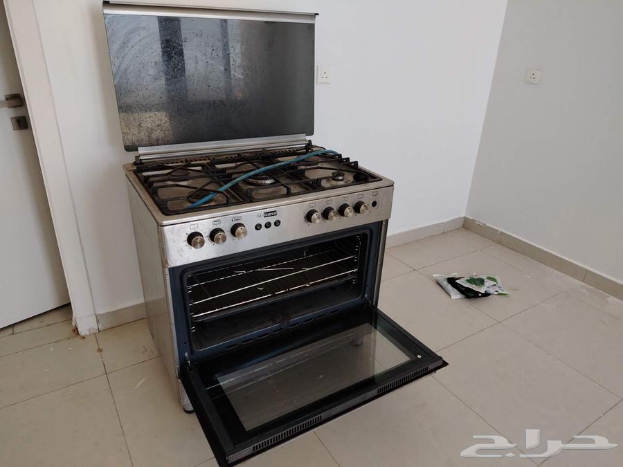 فرن مستخدم بحاله جيدة شغال على سوم63618475741698111