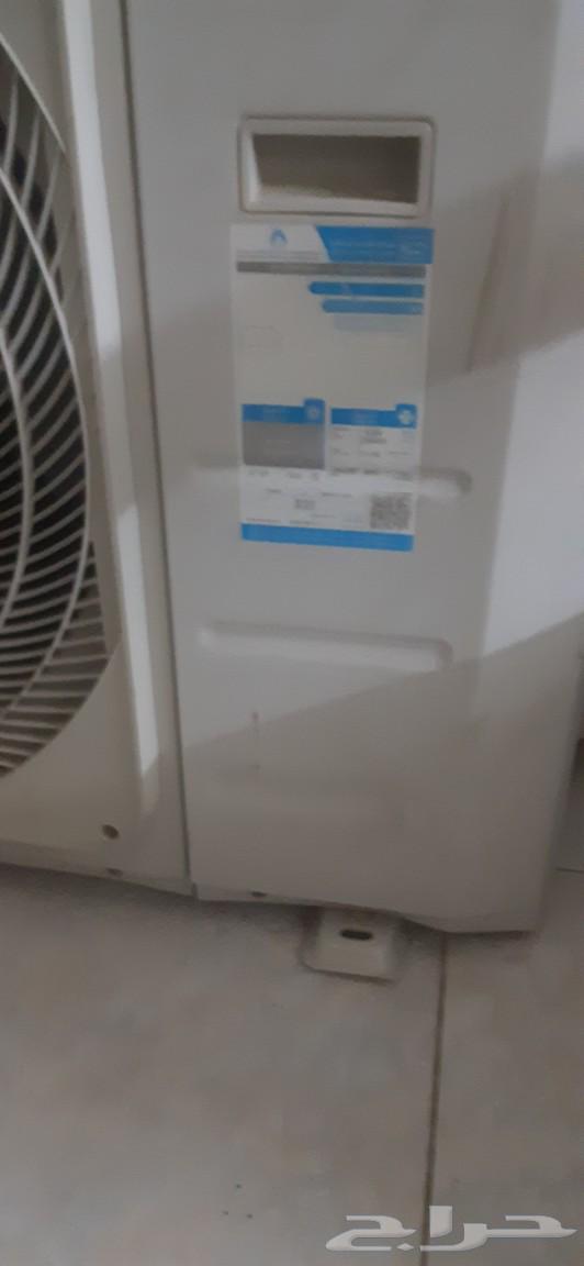 Two washing machines and a split air conditioner63618474866689113