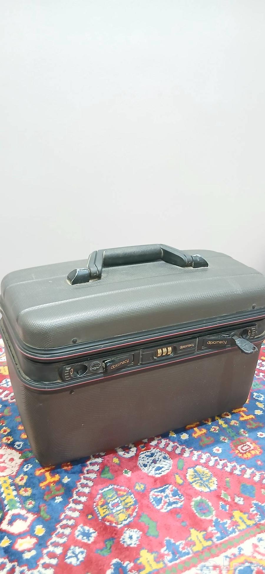 Old makeup bag for the price offered63618377664899114