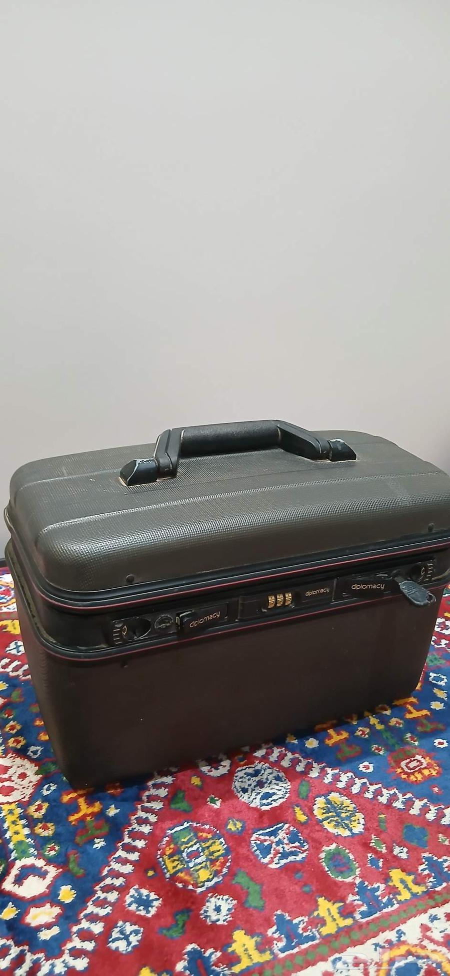Old makeup bag for the price offered63618377664899113