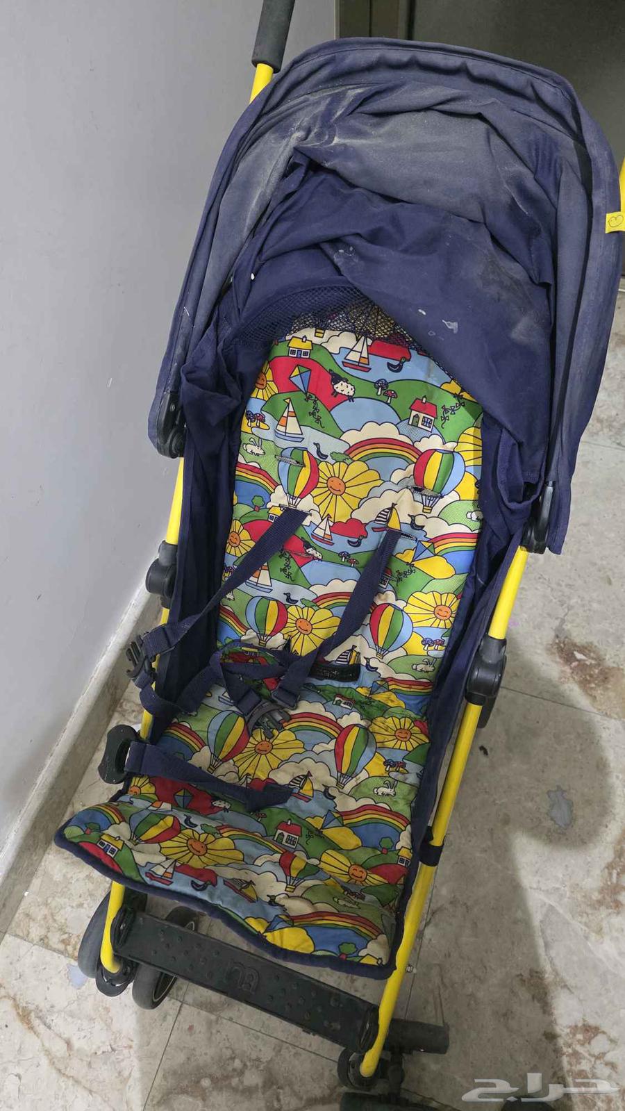 عربة اطفال من مذركير بألوان مميزة و حالة جيدة63833478263810110