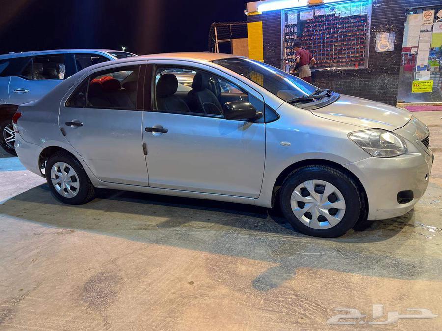 Yaris 2013 automatic64018125972994111