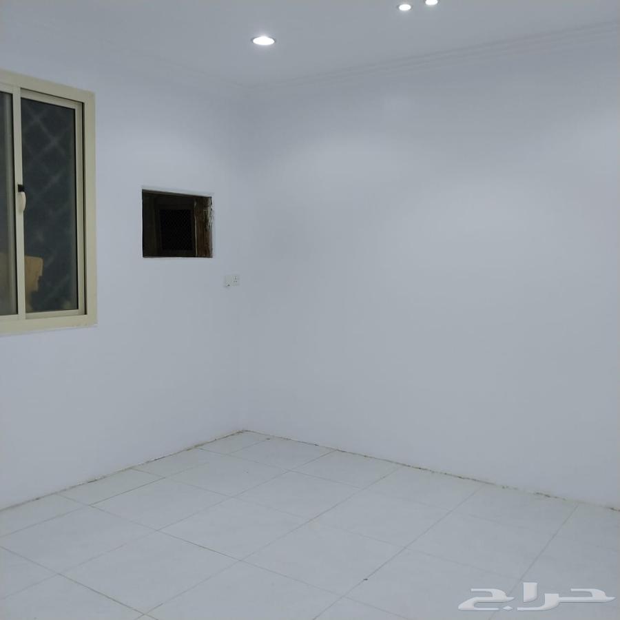 A distinctive apartment for rent with five rooms in Al-Harzat63381257781634111