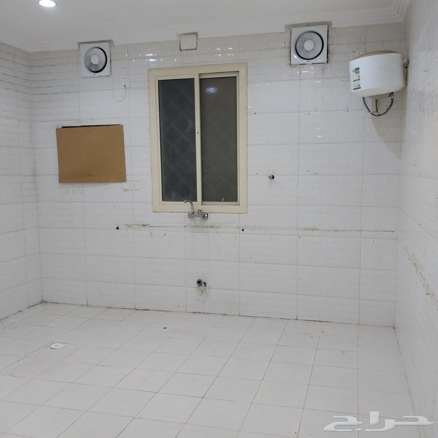 A distinctive apartment for rent with five rooms in Al-Harzat63381257781634114