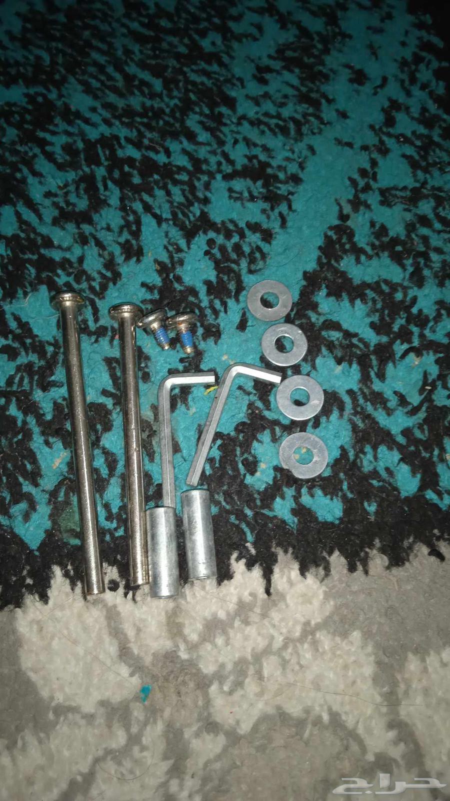 Skate and two sets of cups with their boxes64057890401923114